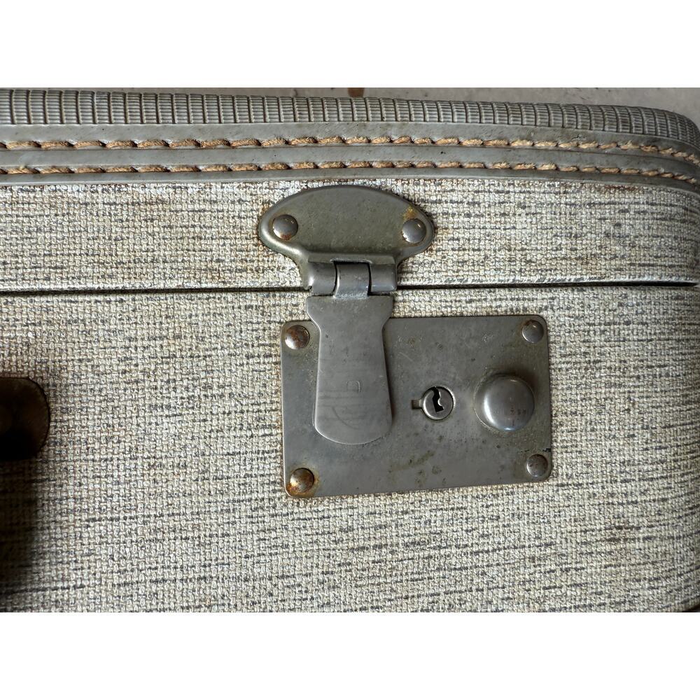 Mid-Century Towncraft‎ Luggage Hard-Sided Suitcase Gray Tweed Metal Latches 1950 - Picture 7 of 11